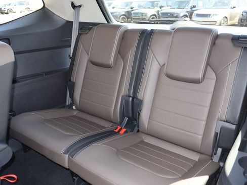 Used 2024 Volkswagen Atlas SEL AWD/4WD image 28