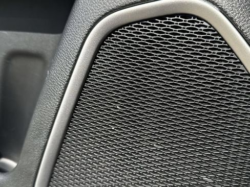 Used 2019 Jeep Compass Latitude FWD image 25