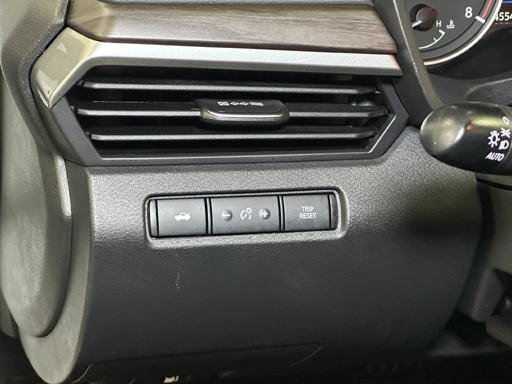 Used 2025 Nissan Altima 2.5 SV AWD/4WD image 19