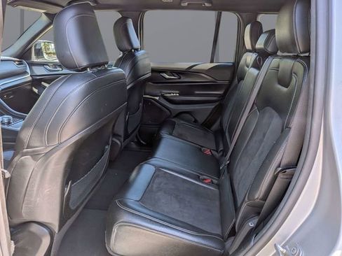Used 2024 Jeep Grand Cherokee Altitude AWD/4WD image 12