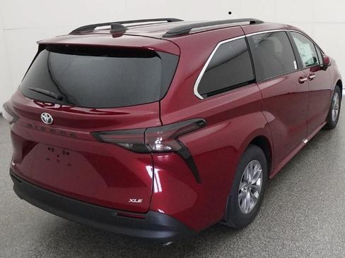 New 2026 Toyota Sienna XLE FWD image 8