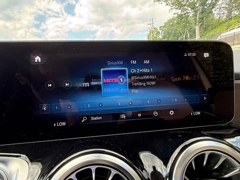 Used 2023 Mercedes-Benz GLB 250 4MATIC image 37