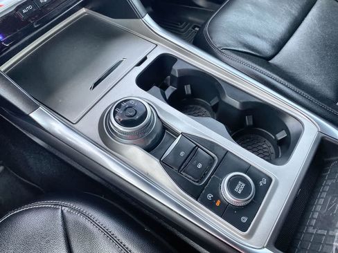 Used 2023 Ford Explorer Limited AWD/4WD image 20