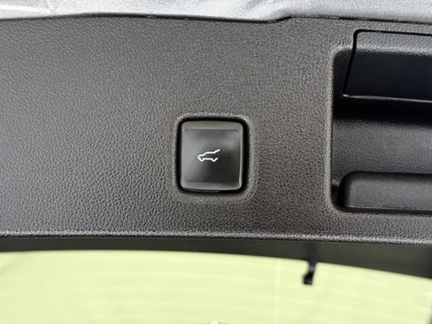 Used 2025 Ford Escape ST-Line Select AWD/4WD image 5