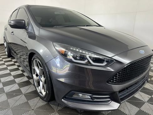 Used 2017 Ford Focus ST FWD image 7