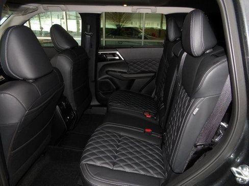 New 2025 Mitsubishi Outlander SEL image 17