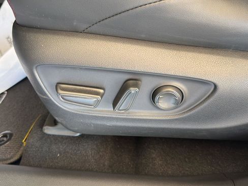 Used 2025 Toyota RAV4 XSE AWD/4WD image 13