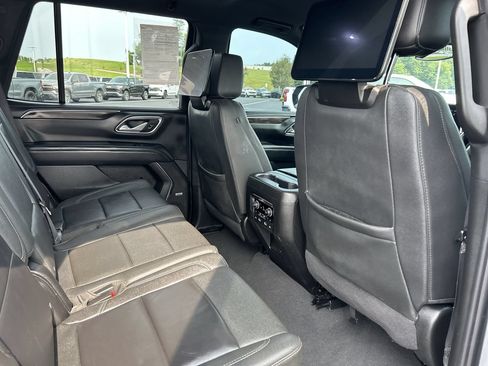 Used 2024 Chevrolet Tahoe Z71 w/ Luxury Package AWD/4WD image 18