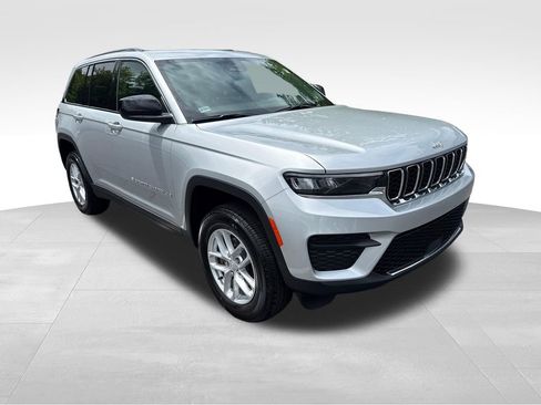 Used 2025 Jeep Grand Cherokee Laredo X w/ Luxury Tech Group I AWD/4WD image 7