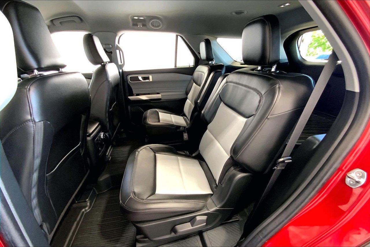 Used 2023 Ford Explorer XLT w/ Equipment Group 202A RWD image 19