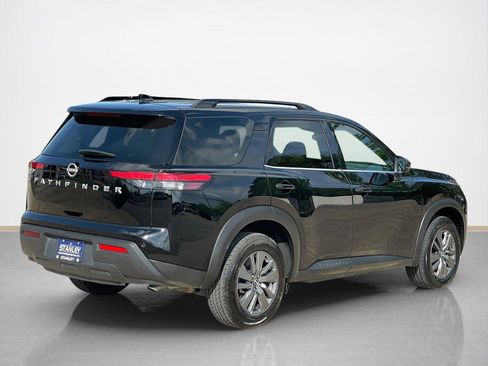 Used 2025 Nissan Pathfinder SV FWD image 8