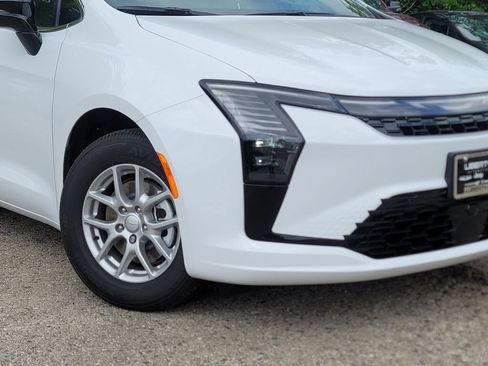 New 2027 Chrysler Pacifica Select FWD image 3
