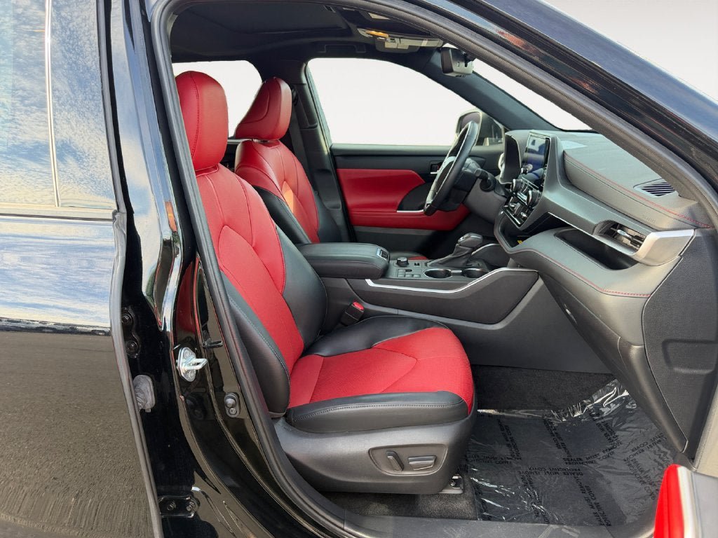 Used 2023 Toyota Highlander XSE AWD/4WD image 24