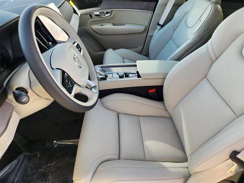 New 2026 Volvo XC90 T8 Ultra image 3