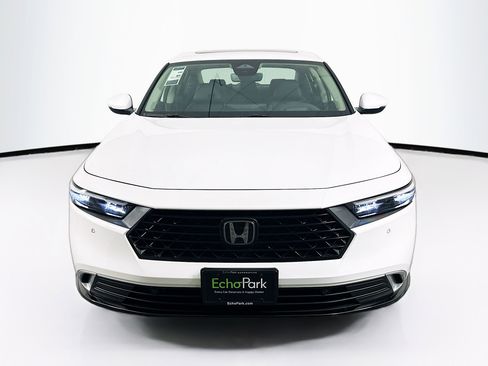 Used 2025 Honda Accord Touring image 2