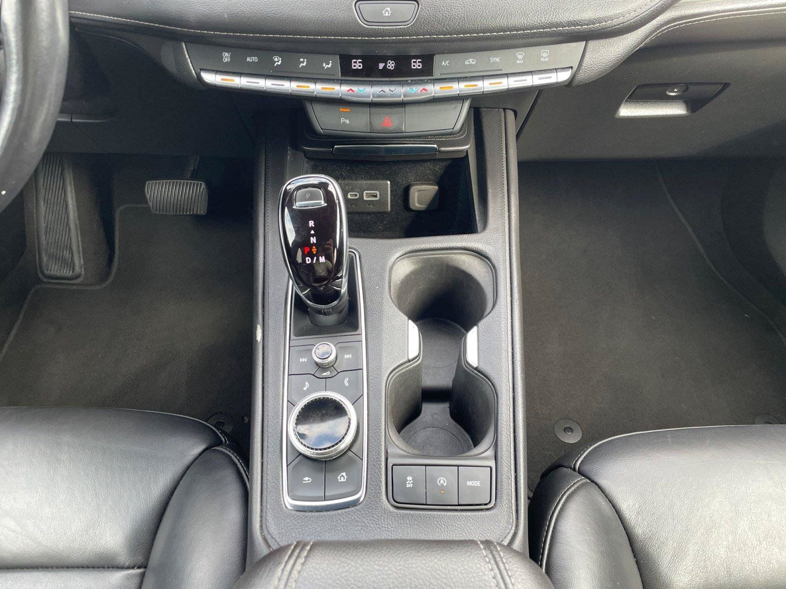 Used 2022 Cadillac XT4 Premium Luxury w/ Safety Alert Package FWD image 11