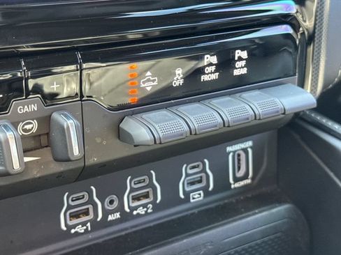 Used 2025 RAM 1500 Limited w/ Body Color Bumper Group AWD/4WD image 25