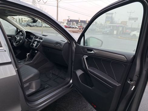 Used 2024 Volkswagen Tiguan SE image 17