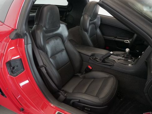 Used 2012 Chevrolet Corvette Grand Sport w/ 2LT Preferred Equipment Group RWD image 3