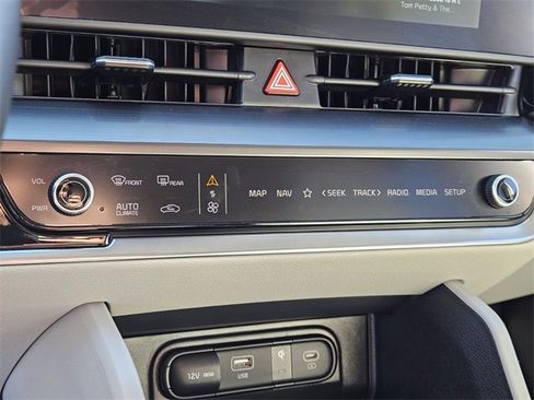 Used 2024 Kia Sportage EX image 23