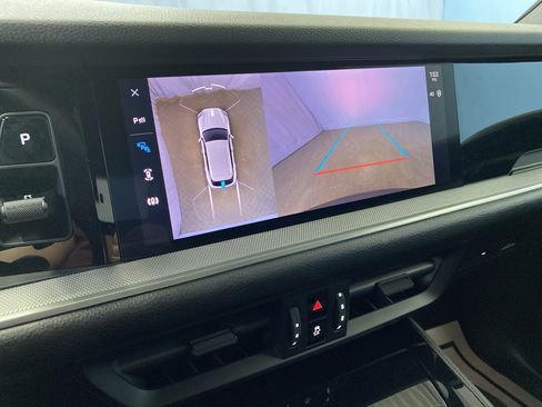 Used 2024 Porsche Cayenne image 20