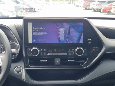 Used 2023 Toyota Highlander XLE FWD image 21