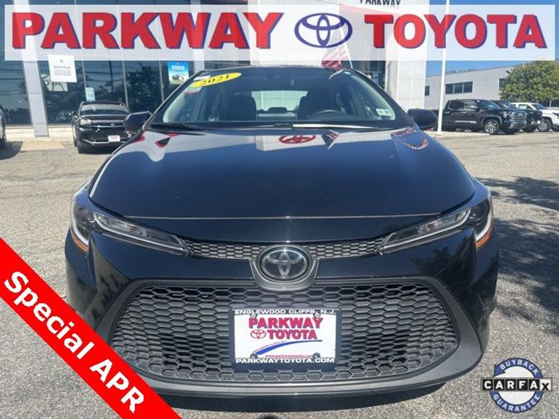 Used 2021 Toyota Corolla LE image 1