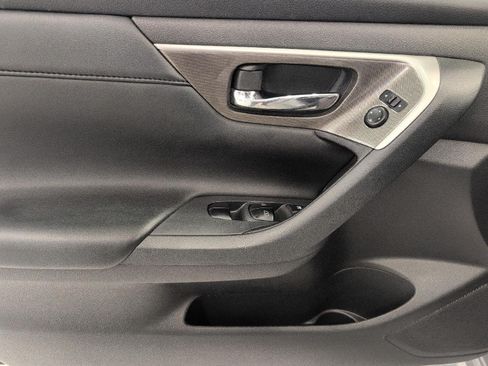Used 2014 Nissan Altima 2.5 SL w/ Technology Package FWD image 25