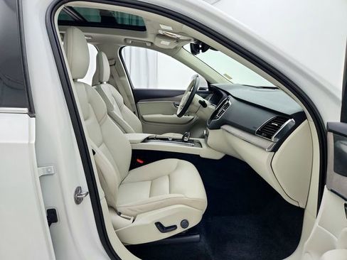 Used 2023 Volvo XC90 B5 Plus image 14