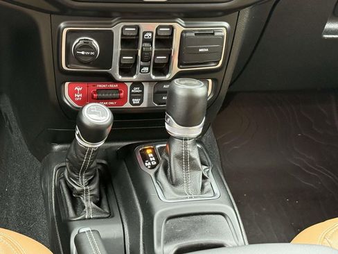 Used 2022 Jeep Wrangler Unlimited Rubicon w/ LED Lighting Group AWD/4WD image 22