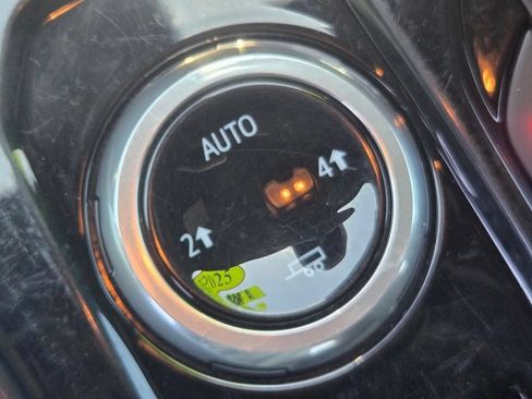 Used 2025 Chevrolet Colorado W/T AWD/4WD image 21