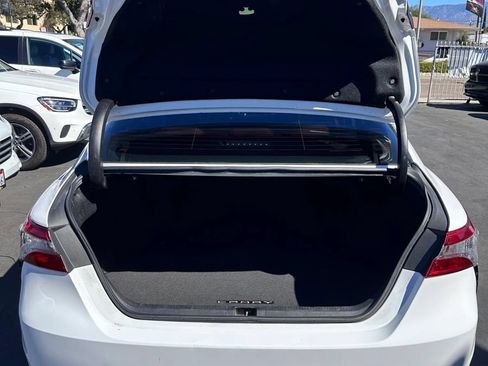 Used 2019 Toyota Camry SE w/ Carpet Mat Package FWD image 15