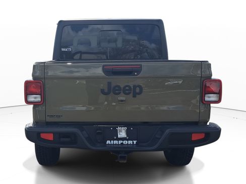 Used 2025 Jeep Gladiator Sport image 5