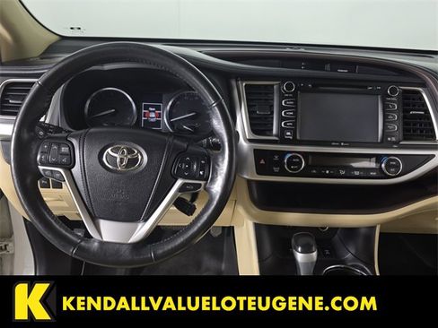 Used 2015 Toyota Highlander Limited Platinum image 9