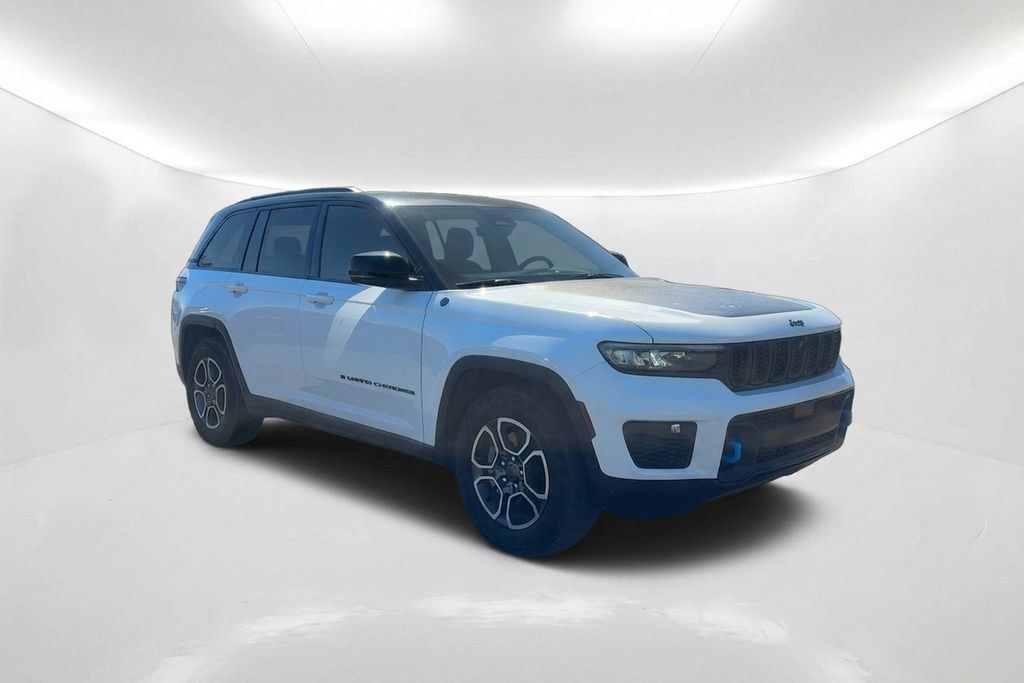 Used 2022 Jeep Grand Cherokee Trailhawk AWD/4WD image 4