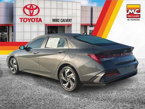 Used 2025 Hyundai Elantra SEL FWD image 3