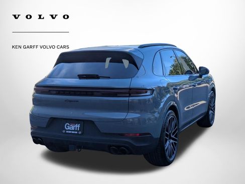 Used 2024 Porsche Cayenne AWD/4WD image 3