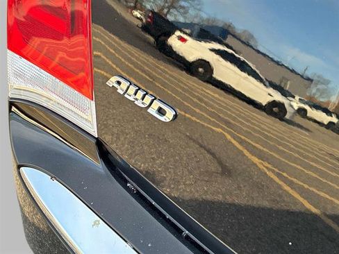 Used 2016 Chrysler 300 Limited w/ 300 Premium Group image 12