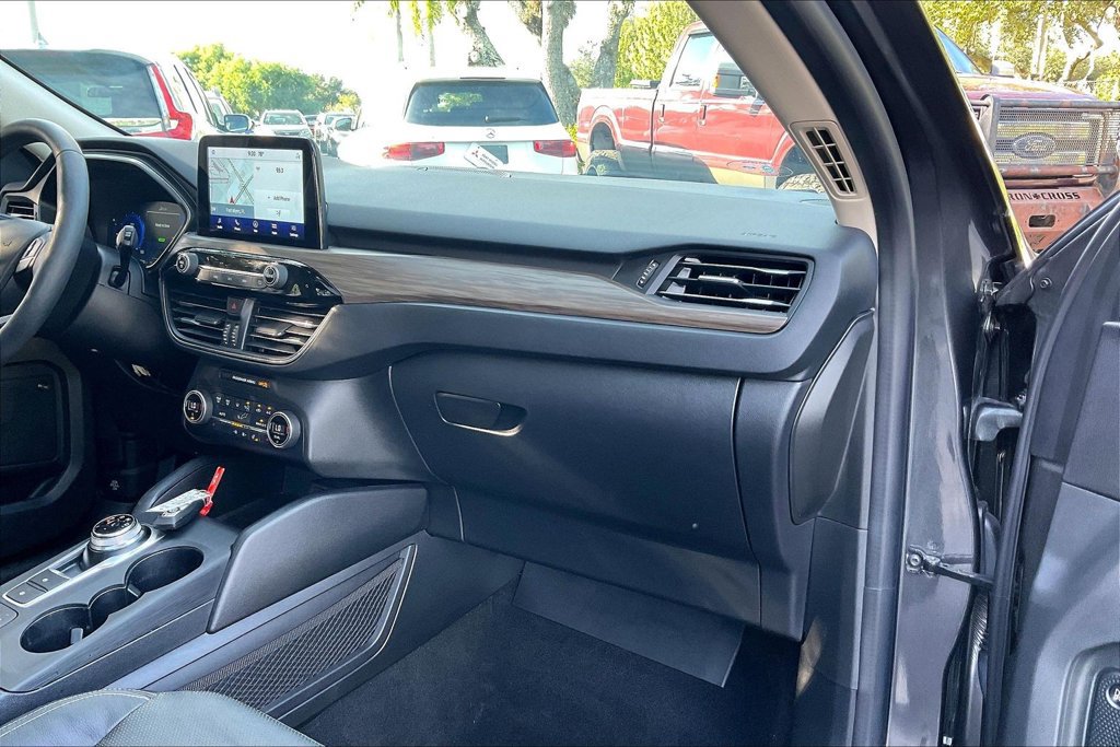 Used 2020 Ford Escape Titanium FWD image 23