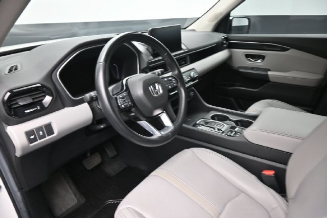 Used 2025 Honda Pilot EX-L image 19