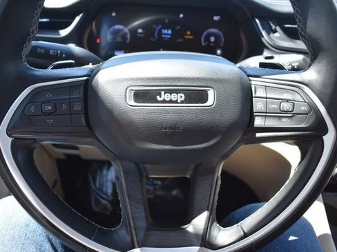 Used 2022 Jeep Grand Cherokee L Limited AWD/4WD image 25
