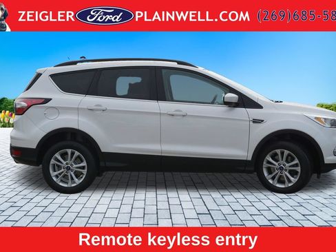 Used 2018 Ford Escape SE w/ SE Sync 3 Package AWD/4WD image 6