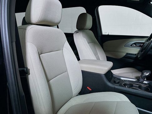 Used 2022 Chevrolet Traverse LS image 27