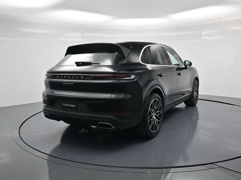 Certified 2026 Porsche Cayenne AWD/4WD image 30