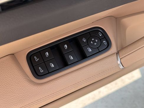 Certified 2022 Porsche Cayenne Platinum Edition AWD/4WD image 14