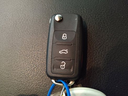 Used 2018 Volkswagen Passat 2.0T SE FWD image 32