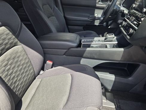 Used 2024 Nissan Pathfinder SV w/ SV Premium Package FWD image 14
