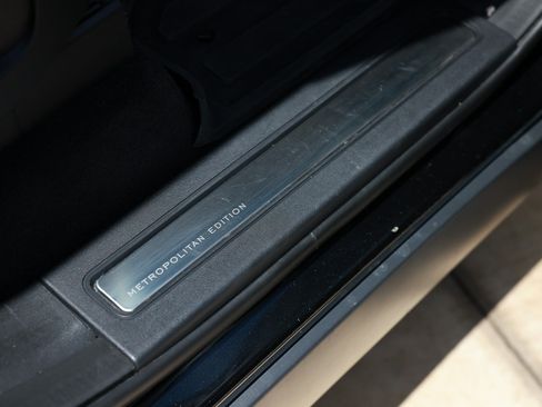 Used 2024 Land Rover Discovery Metropolitan Edition AWD/4WD image 64