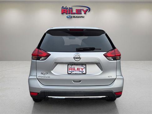 Used 2018 Nissan Rogue SV image 4