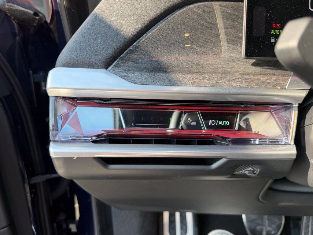 Used 2023 BMW 760i xDrive AWD/4WD image 18